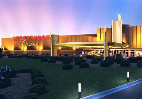 hollywood casino kck  Review HighlightsKCK's Hollywood Casino general manager: How she rose from beverage server to casino exec